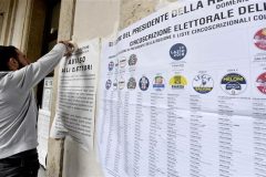 Italians casting ballots in general elections