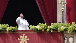 The Holy Father calls for dialogue in ‘Urbi et Orbi’ Christmas address