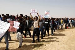 Migrants in Israel Israel: Prime Minister Netanyahu suspends deal with UN on African migrants
