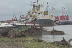 Biya regime begins operations to clear boat wrecks off Douala port