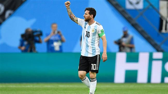 Argentina strikes late to advance to World Cup knockout stage