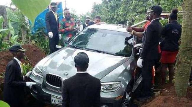 Nigeria: Man buries deceased father in brand-new BMW