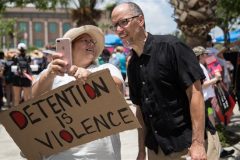 USA: Thousands protest family separation