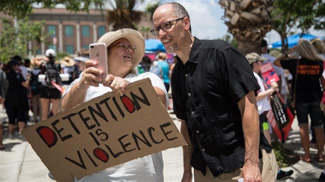 USA: Thousands protest family separation