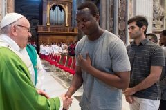 The Holy Father calls for solidarity, mercy to be shown towards migrants