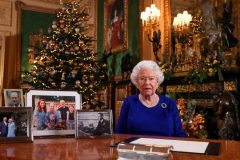 The Queen Queen gathers royals for crisis meeting with Prince Harry