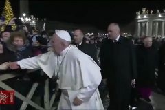 Pope’s bodyguards criticised over slapping incident