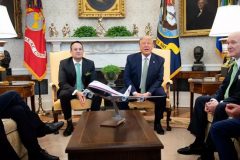 Leo and Trump Coronavirus Outbreak: US President and Irish Prime Minister had a “strange” moment when it came to the traditional handshake