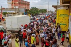 Angolans Angolans vote in tight race