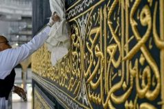 Ramadan starts amid unprecedented lockdown restrictions including Mecca and Medina mosque closings