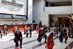 US Dem demo George Floyd: US Democrats take the knee, plan to overhaul police