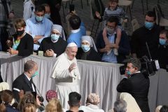 Francis Pope’s joy as he resumes audience with public