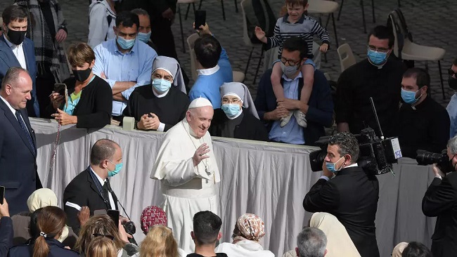 Pope’s joy as he resumes audience with public