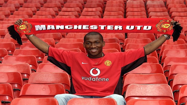 Manchester United Eric Djemba-Djemba announces retirement from football