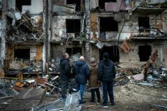 Kyiv Ukraine army says Russian forces outside Kyiv as war enters second day