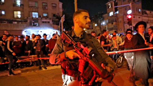 Gun attacks kill five near Tel Aviv