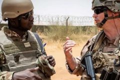 Soldiers Cameroon becomes anti-French and goes with Moscow