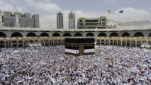 Pilgrims arrive in Mecca for largest hajj
