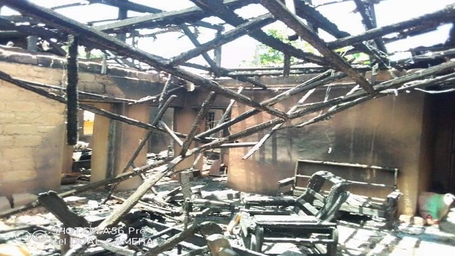 Francophone soldiers set houses belonging to Southern Cameroonians ablaze in Awing