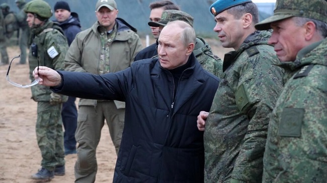Putin visits military draft training centre
