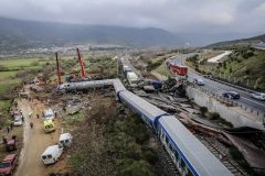 Head-on train crash kills dozens in Greece