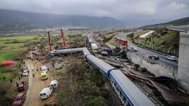 Head-on train crash kills dozens in Greece