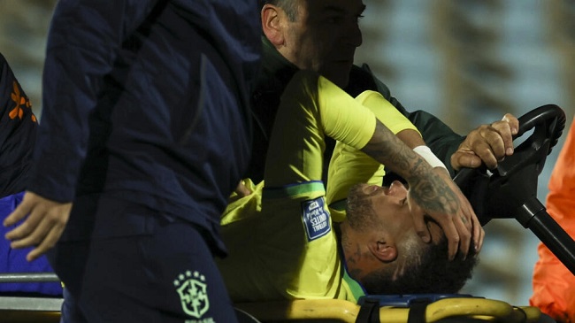 Football: Neymar has torn knee ligament, facing surgery