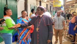 Bamenda: Archbishop Nkea comforts fire disaster victims