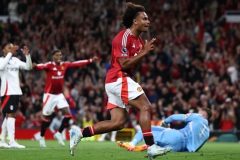 Zirkzee scores Football: Zirkzee an instant hero as Man Utd beat Fulham in Premier League opener
