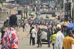 Maurice Kamto in Douala: Police, opposition supporters clash as election looms