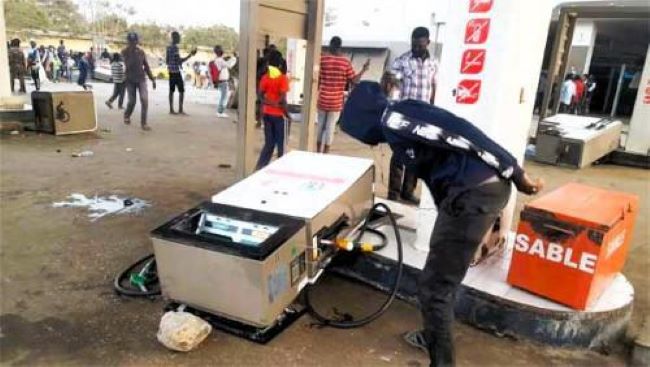 Biya’s continued stay in power: attacks on fuel stations threatens over 10,000 jobs