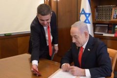 Bibi and spokesperson Netanyahu’s spokesperson resigns after leaked audio reveals scathing criticism