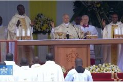 Douala: The Holy Father challenges wealth distribution amid rampant corruption