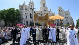 The Holy Father in Spain offers road map to future of hope