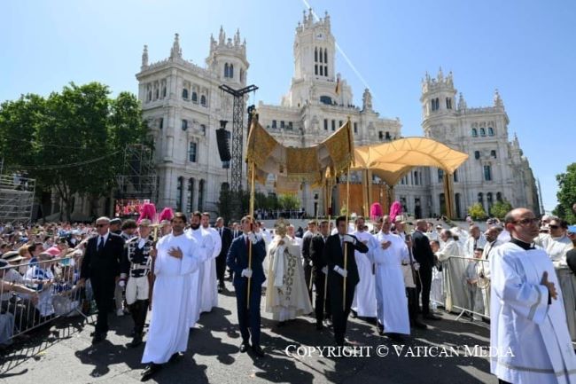 The Holy Father in Spain offers road map to future of hope