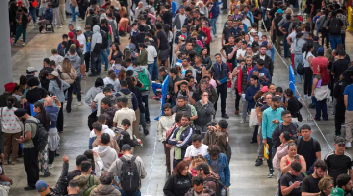 Spain: undocumented migrant amnesty scheme draws more than a million applicants