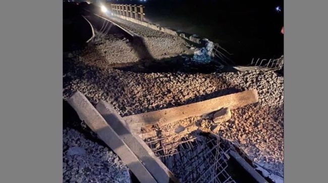 US strikes kill 14 in Iran, hit railroad